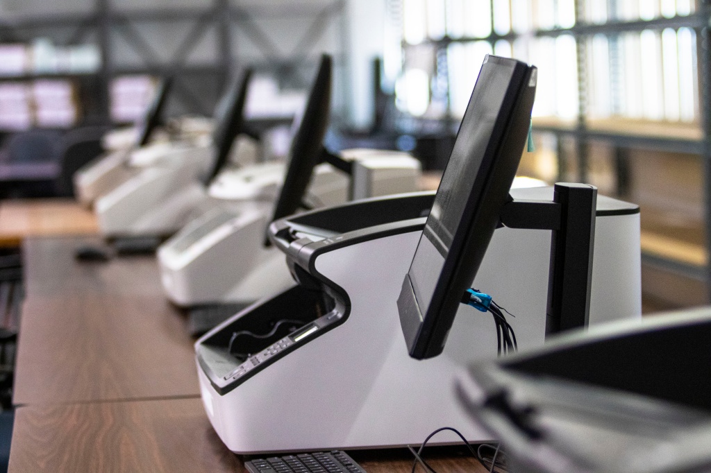 Oregon Attorney General Investigates Fox Corporation Board for $787.5 Million Dominion Settlement