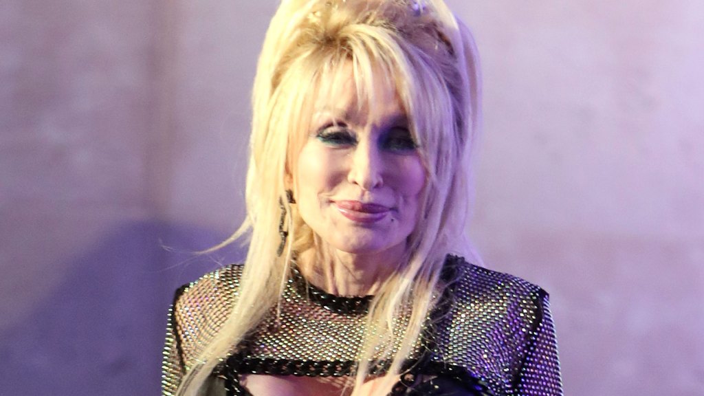 Dolly Parton’s Retirement Plan: Hoping for a Stage Exit Mid-Song