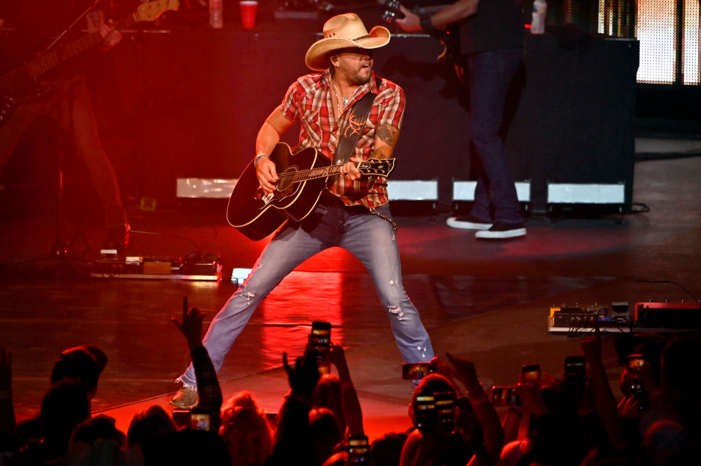 Jason Aldean Halts Connecticut Show Due to Heat Stroke