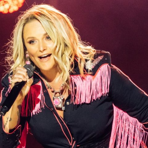 Miranda Lambert Halts Performance of “Tin Man” During Las Vegas Show to Confront Selfie-Obsessed Fans