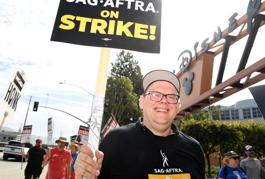 SAG-AFTRA Urges Studios to Resume Bargaining as WGA Gears Up for AMPTP Meeting on Friday