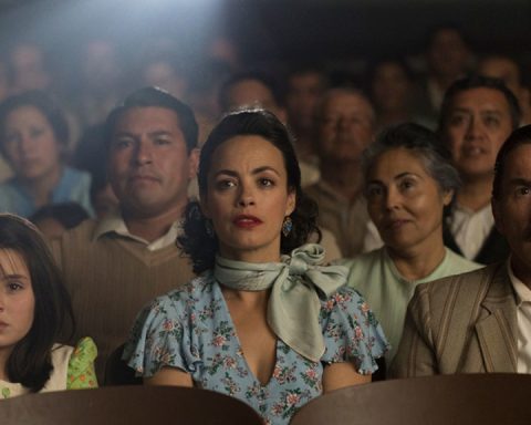 ‘The Movie Teller’ Review: Berenice Bejo, Daniel Bruhl Star in Captivating Chilean Blend of ‘The Last Picture Show’ and ‘Cinema Paradiso’ at Toronto Film Festival