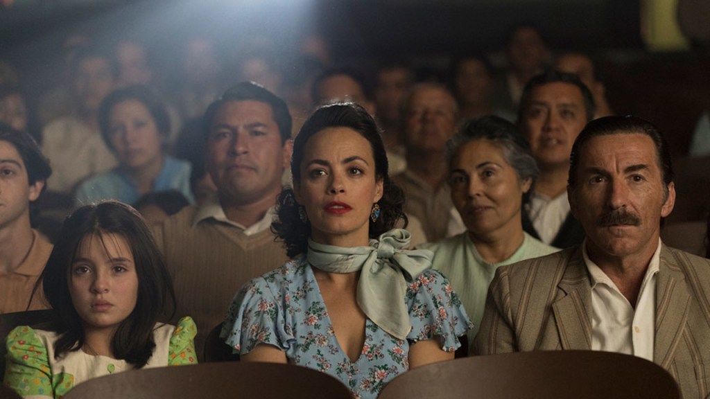 ‘The Movie Teller’ Review: Berenice Bejo, Daniel Bruhl Star in Captivating Chilean Blend of ‘The Last Picture Show’ and ‘Cinema Paradiso’ at Toronto Film Festival